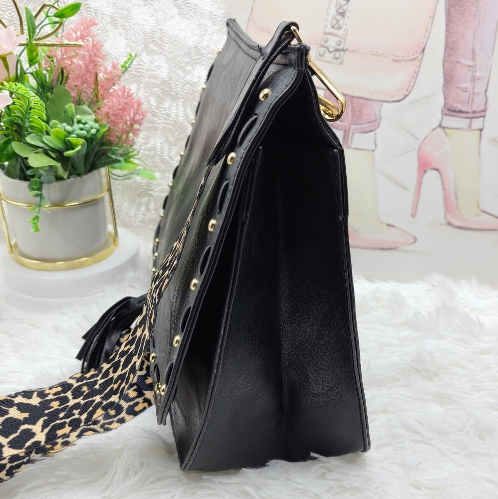 Vegan Saddle Crossbody Bag - Picture 3 of 5